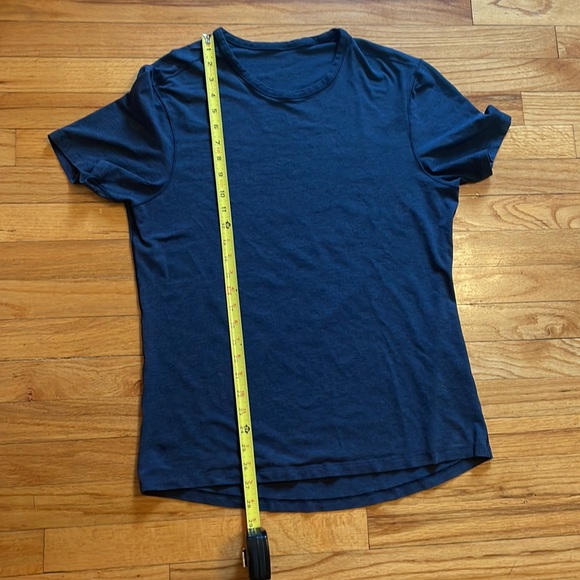 Lululemon men’s Five Year Tee Size L Navy - Picture 3 of 5